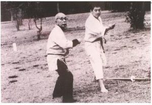 Hatsumi Sensei treinando com Takamatsu Sensei